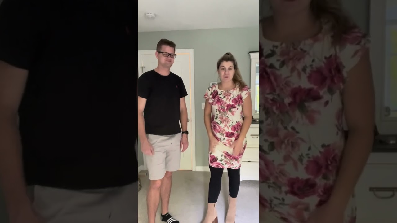 Мой муж выбирает мне наряд.