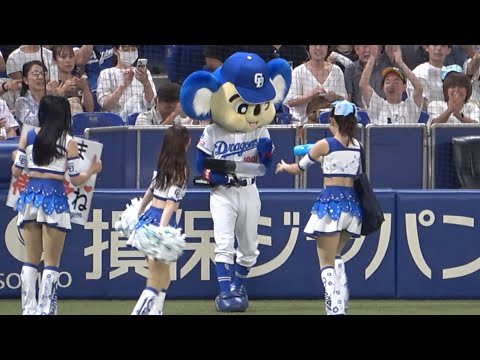 ドアラが発射したバズーカの中身をチアドラがまさかのダイレクトキャッチ（笑） (2023/08/02)