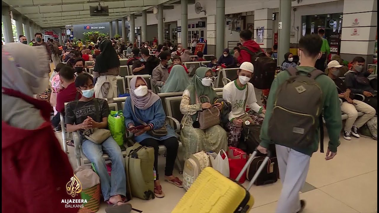 يسافر ملايين الإندونيسيين إلى ديارهم لقضاء عيد الفطر