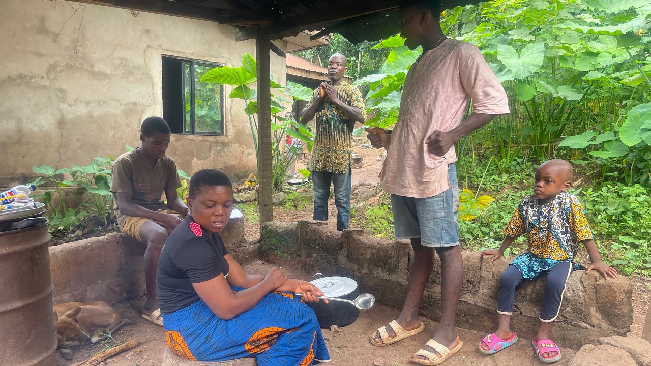 Бедная, но счастливая семья, живущая в красивой африканской деревне || Приготовление органических...