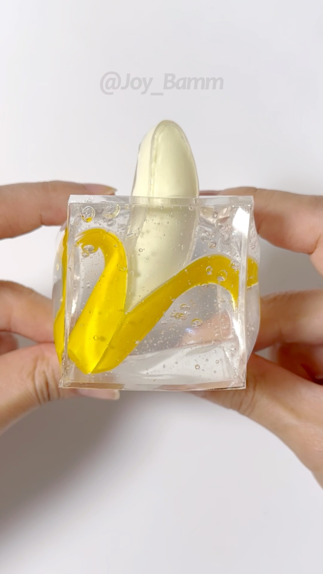 ?Banana?Ice Cube Squishy DIY with Nano Tape!