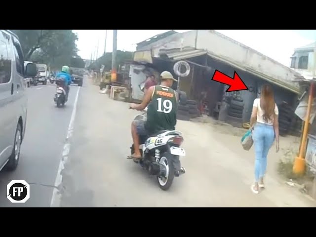 Mau Ketawa Takut Dosa!! Cewek ini Tak Sadar Ada Kejadian Lucu Di Jalan Raya! inilah Kejadian Lucu class=