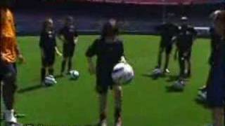Ronaldinho VS Youngster Cristian Ceballos Resimi