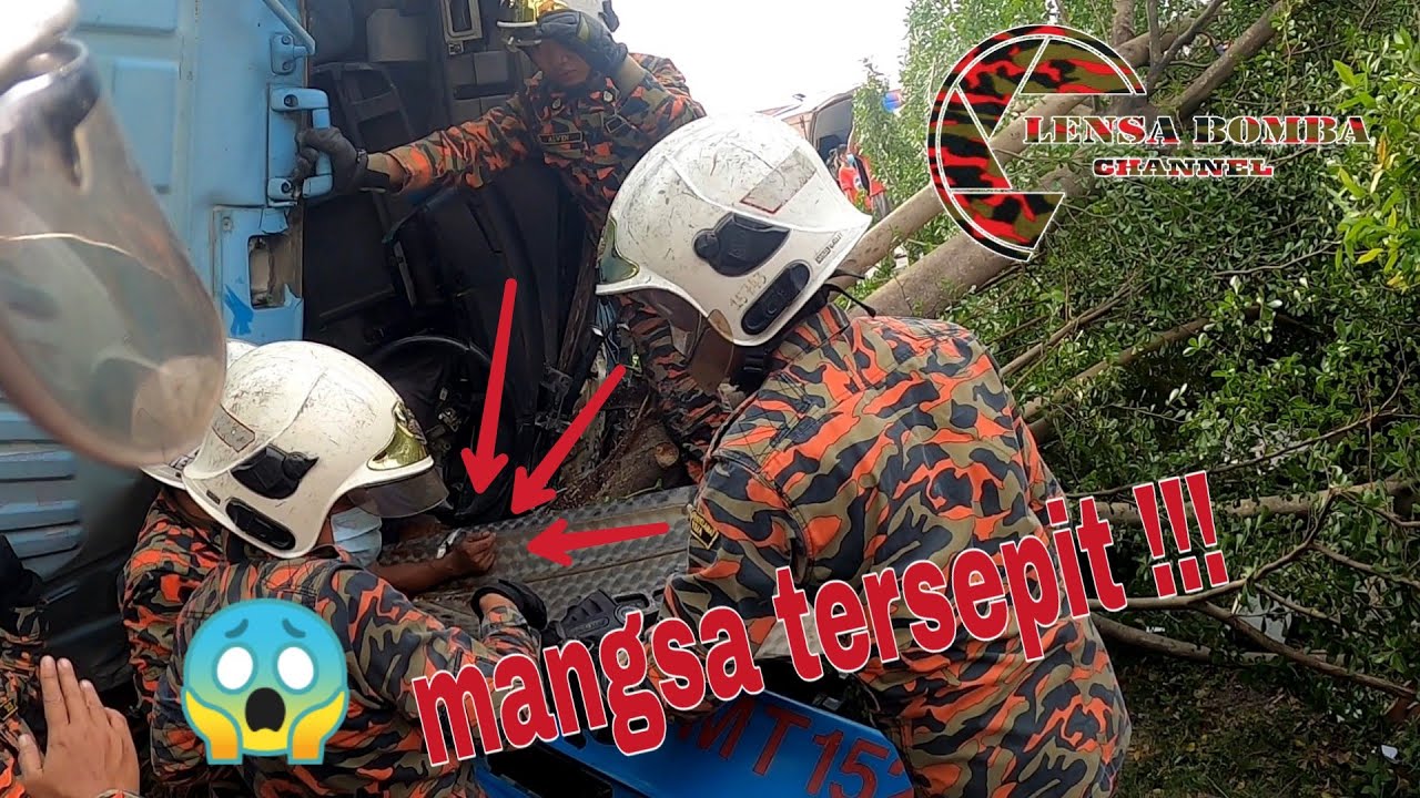 kemalangan  jalan raya | abang bomba keluarkan mangsa tersepit