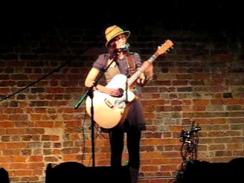 Amy Vee live - Borrowing from Thieves performed at...