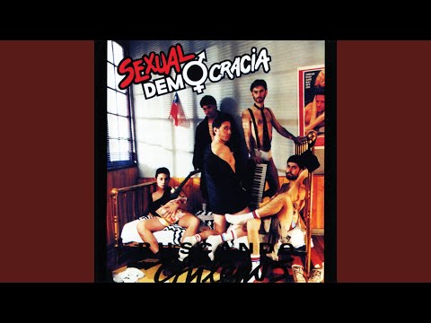 Watch the video for Ella Gana Más Plata Que Yo
