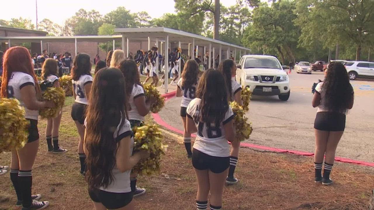 Aldine ISD returns to school despite a teacher shortage