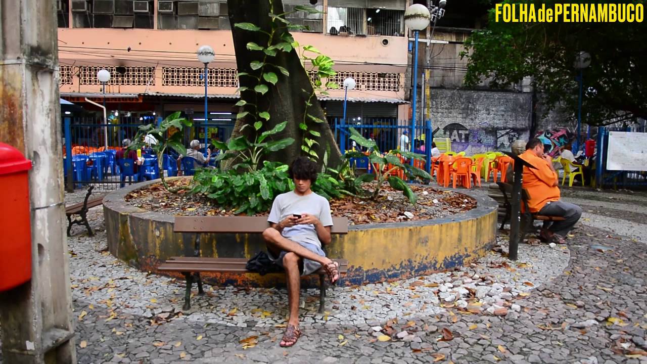 [Cotidiano] Praça do Sebo, no Recife, sofre com abandono - YouTube
