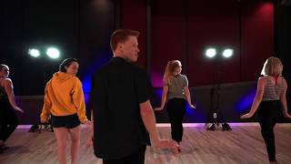 A Cover Is Not The Book from Mary Poppins Returns - Josh Henderson Choreography Resimi