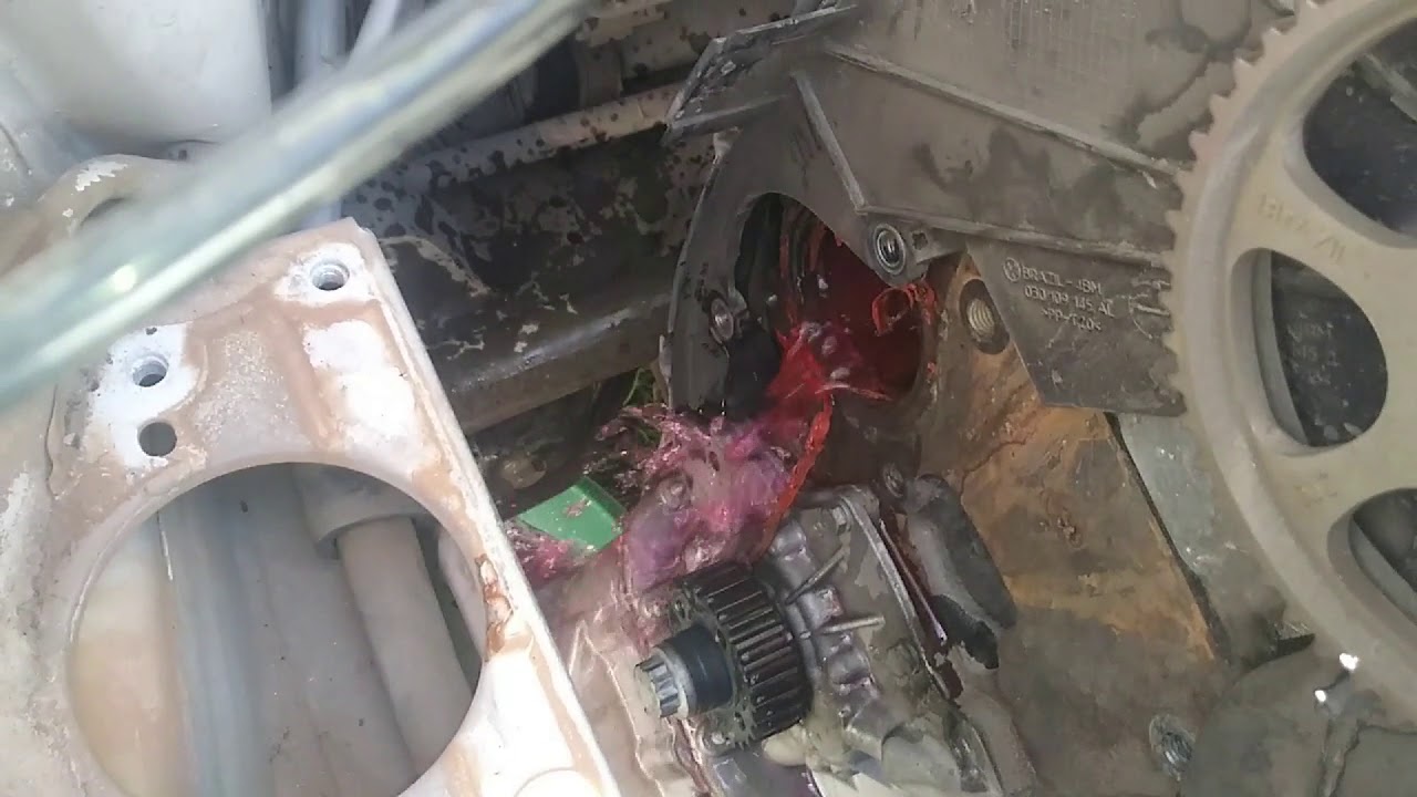 Como Cambiar Bomba De Agua Gol Trend Youtube