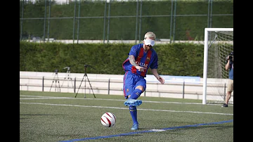 Can Messi score a penalty kick blindfolded?