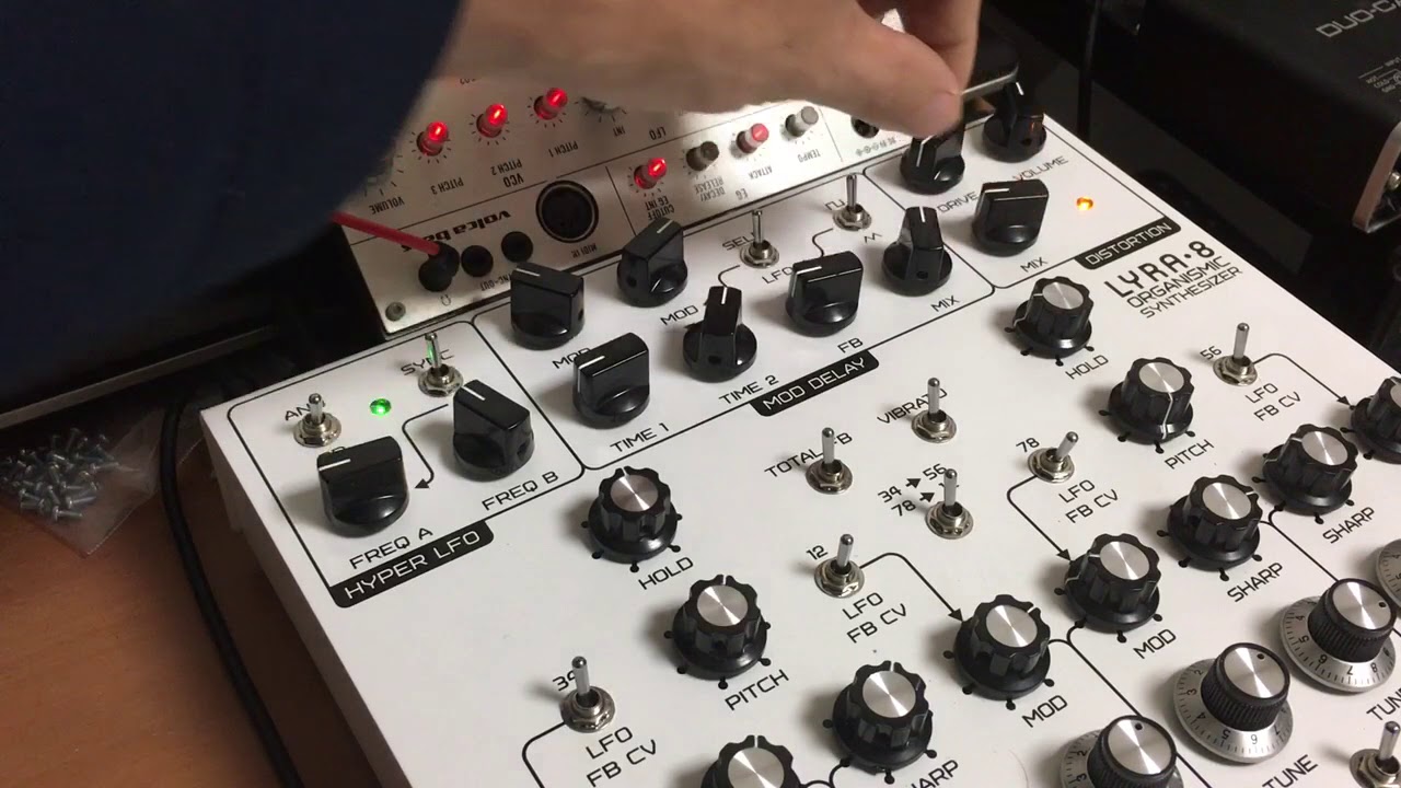 Soma Lyra 8 - Organismic Synthesizer 3rd play /w Volca BASS
