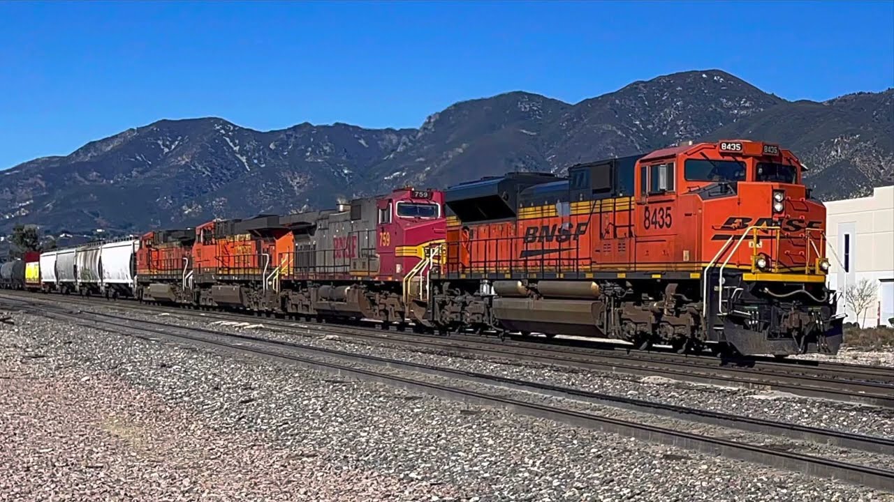 BNSF H1 BNSF Warbonnet! Nice Horn Salutes! 🔊 Blue Skies! Awesome Cajon Action! 1-21-22 4KHDR
