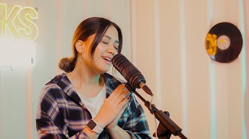 Tiara Effendy - Yang Ku Cari | Live at Voks Music Room