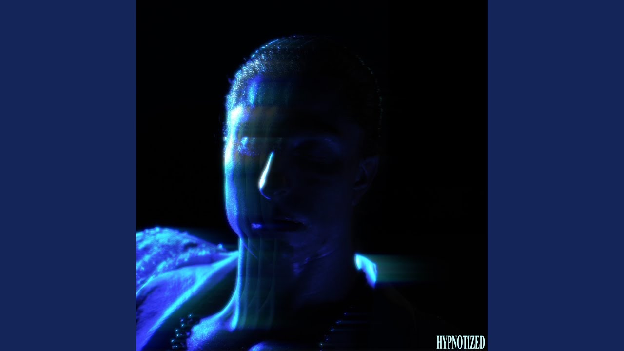 Hypnotized auf YouTube ansehen Hypnotized auf YouTube ansehen