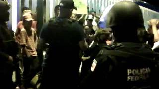 Protesters block International Bridge 1