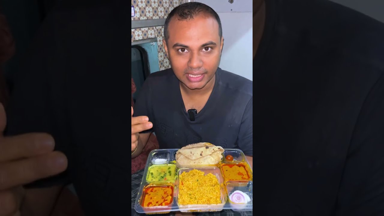 Howrah Pune Azad Hind exp. mein food scammer se sabdhan