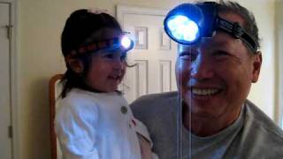 MVI 0506小Eva和公公一同戴headlight...so happy