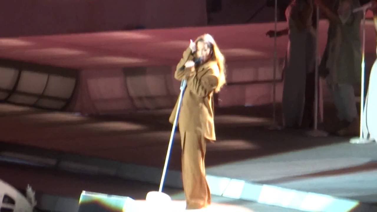 Rihanna - Love on the Brain - Stade de France, Paris 30/07/2016