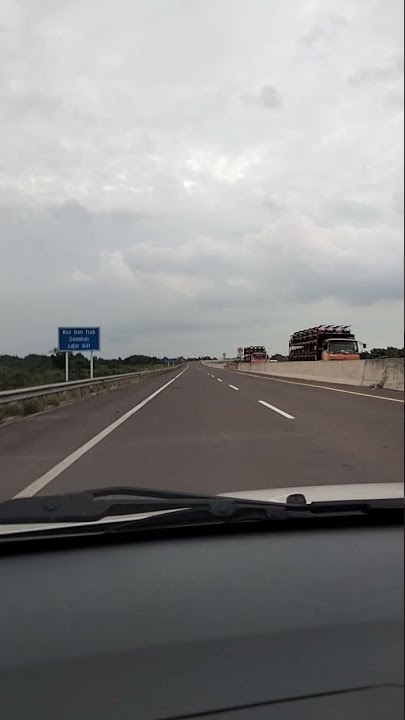 Jalan Tol Sumatera beda sama tol jawa, di sumatera tol membelah hutan #jalan #tol #sumatera #shorts