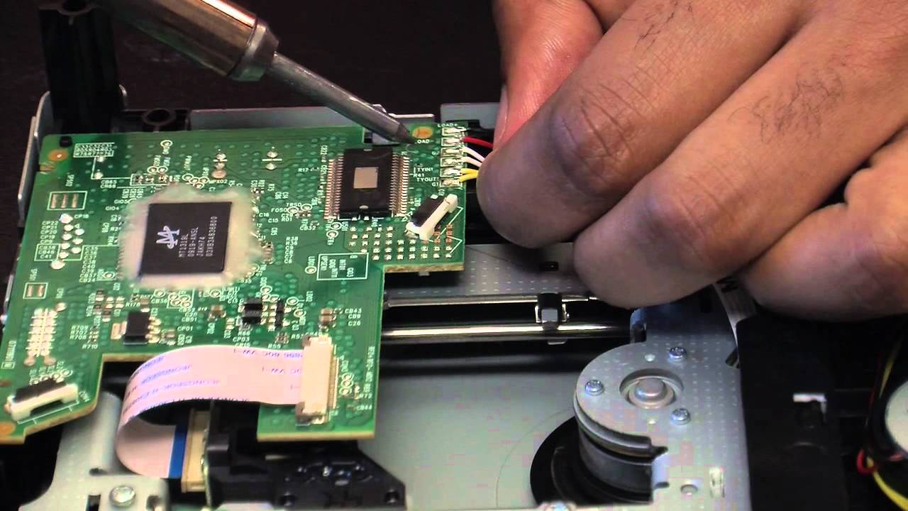 XBOX 360 DISASSEMBLE AND CLEAN // how I took apart my Xbox 360 to clean/  make it quieter2 