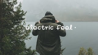 Video thumbnail of "CRW - Electric Feel"