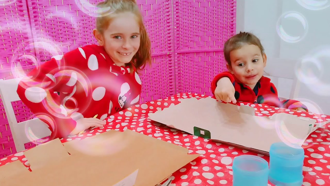 Making African Masks. Cuarentine Activities for Kids. Arts & Crafts.制作非洲面具。儿童的Cuarentine活动。工艺品。