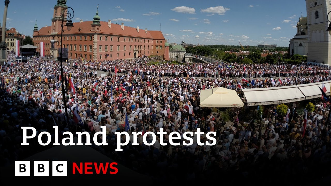 Poland: Thousands protest new law – BBC News