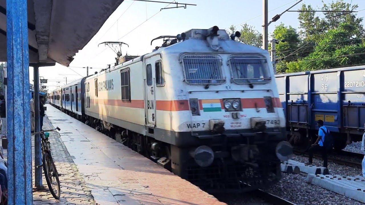 अहमदाबाद पटना अजीमाबाद एक्सप्रेस कानपुर की ओर तेज़ी से दौड़ी। Ahmedabad ...