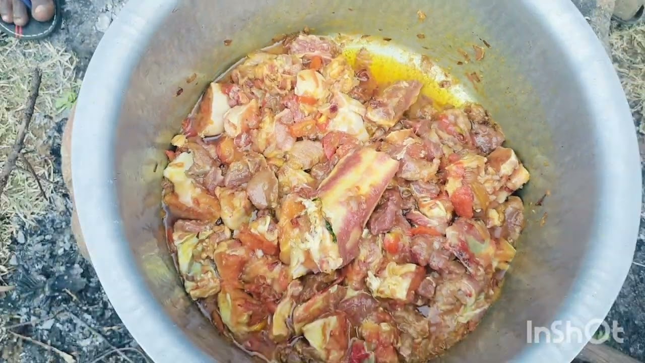 காட்டுக்கு நடுவில் கறி சோறு