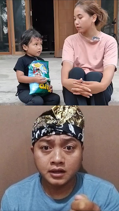 Mom was given snacks but she was embarrassed 🫣#trendingshorts #comedy #funny #food #funny #memes ...