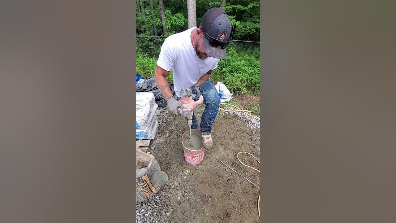 How to properly hand mix concrete to have a good consistency. YouTube