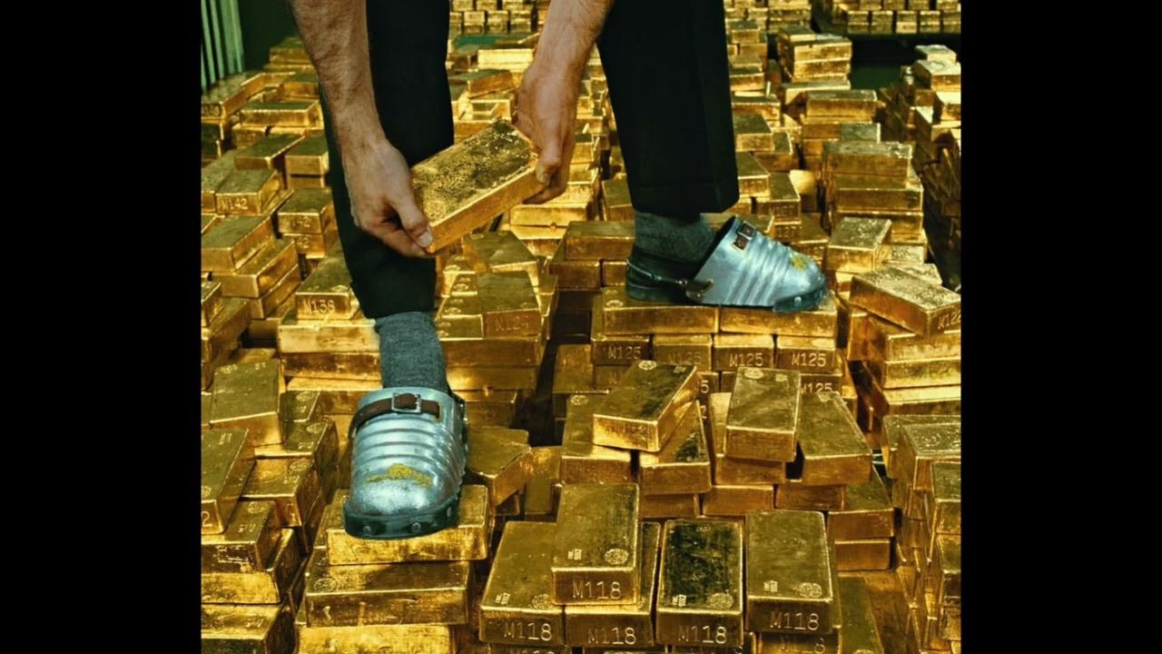 золотистый фон. пощади золотая антилопа. золотые слитки таджикистана. золотая антилопа раджа. золотая антилопа довольно.