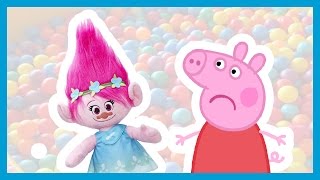 Peppa Pig Has A Cough While In The Trolls Ballpit Elliebellytoys Peppa Pig Tiene Una Tos