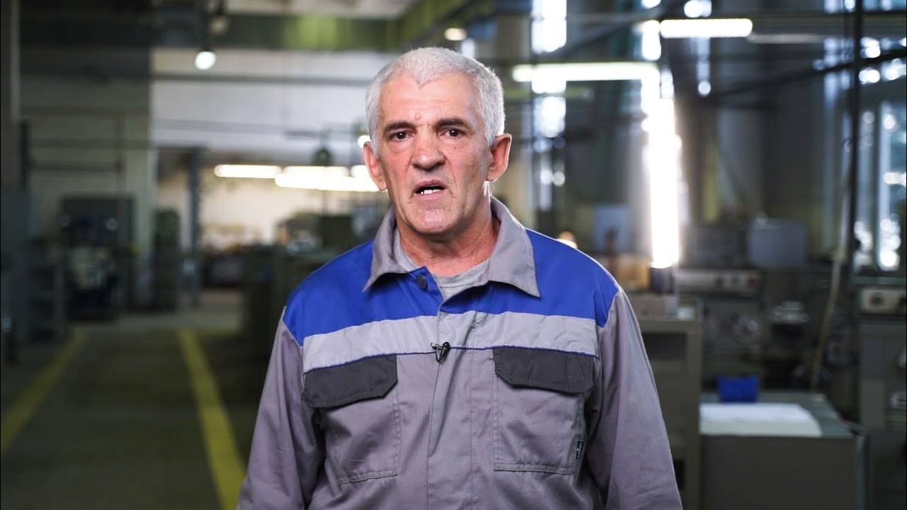 Токарь в новороссийске услуги. Шлифовщик механического цеха. Токарь расточник. Услуги токаря на авито санкт-петербург. Токарь завод свердлова.