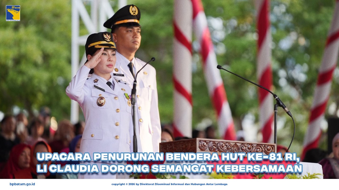 Upacara Penurunan Bendera HUT Ke-81 RI, Li Claudia Dorong Semangat Kebersamaan