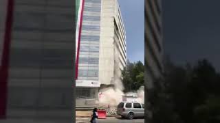 Edificio cae tras sismo en Ciudad de México