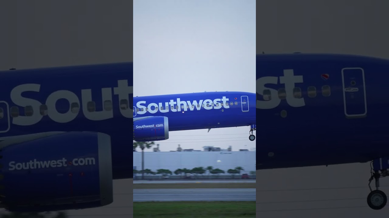 Boeing 737 MAX 8 Landing at Miami International Airport | Plane Spotting - Southwest Airlines