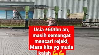 Usia ±60thn Masih semangat mencari rejeki🙏💪 #anak #romansasupirtruck #romansasupirtruk by Bulux Channel 6 views 1 year ago 47 seconds