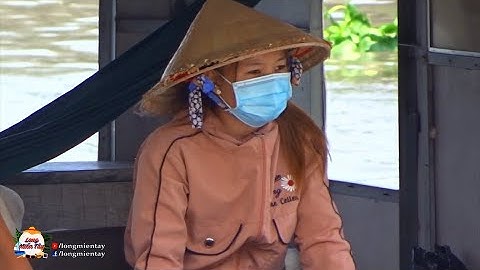 Em Gái Xinh Đẹp Duyên Dáng Ngồi Trong Cabin Quan Sát Sà Lan Vượt Cống Ngăn Mặn - Long Miền Tây