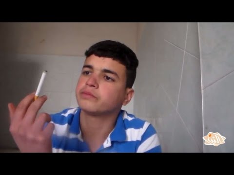 فيديو: كيف تدخن دون الوقوع (بالصور)