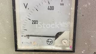 Understanding Electricity Flow: Drift Velocity vs Signal Propagation