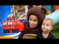 Маленькая Вера - Дядя Фёдор и Медведь ищут паровозики Чаггингтон в парке развлечений Joki Joya