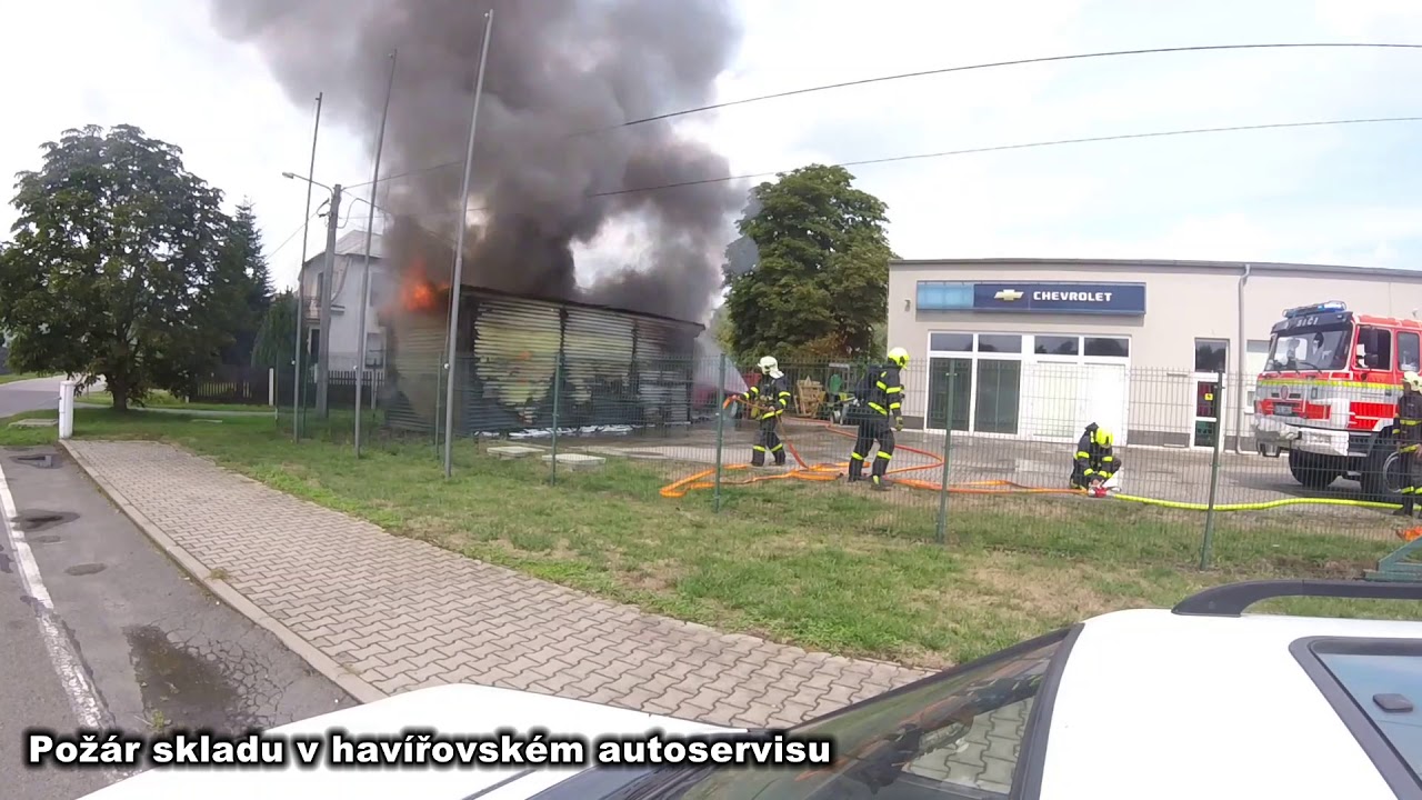 Havířov: Požár skladu autoservisu poblíž Ostravské ulice