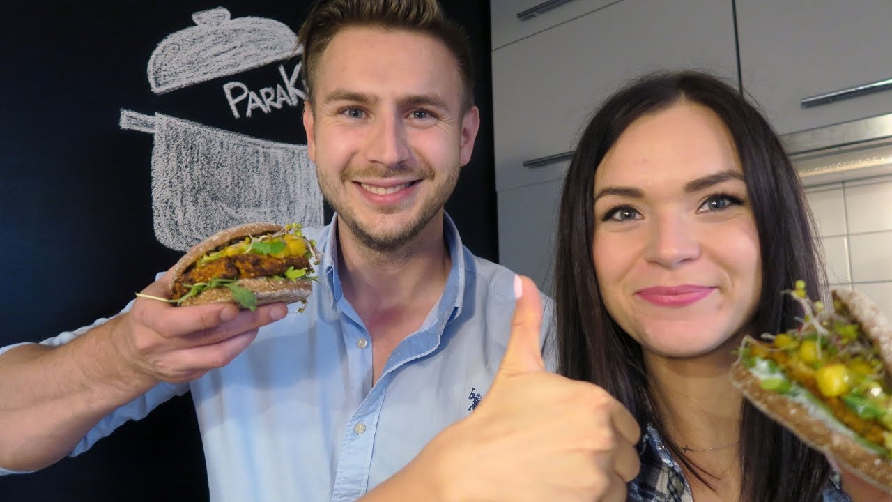 WegeBURGER z batatów i kaszy jaglanej z SALSĄ z mango i awokado*