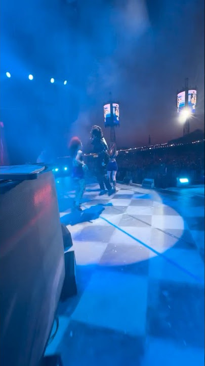 𝙠𝙞𝙡𝙡𝙞𝙣𝙜 𝙢𝙚 1𝙭1 @NovaTwinsMusic #bmth #shorts
