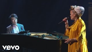 Miniatura de vídeo de "Lang Lang, Andra Day - Empire State Of Mind LIVE"