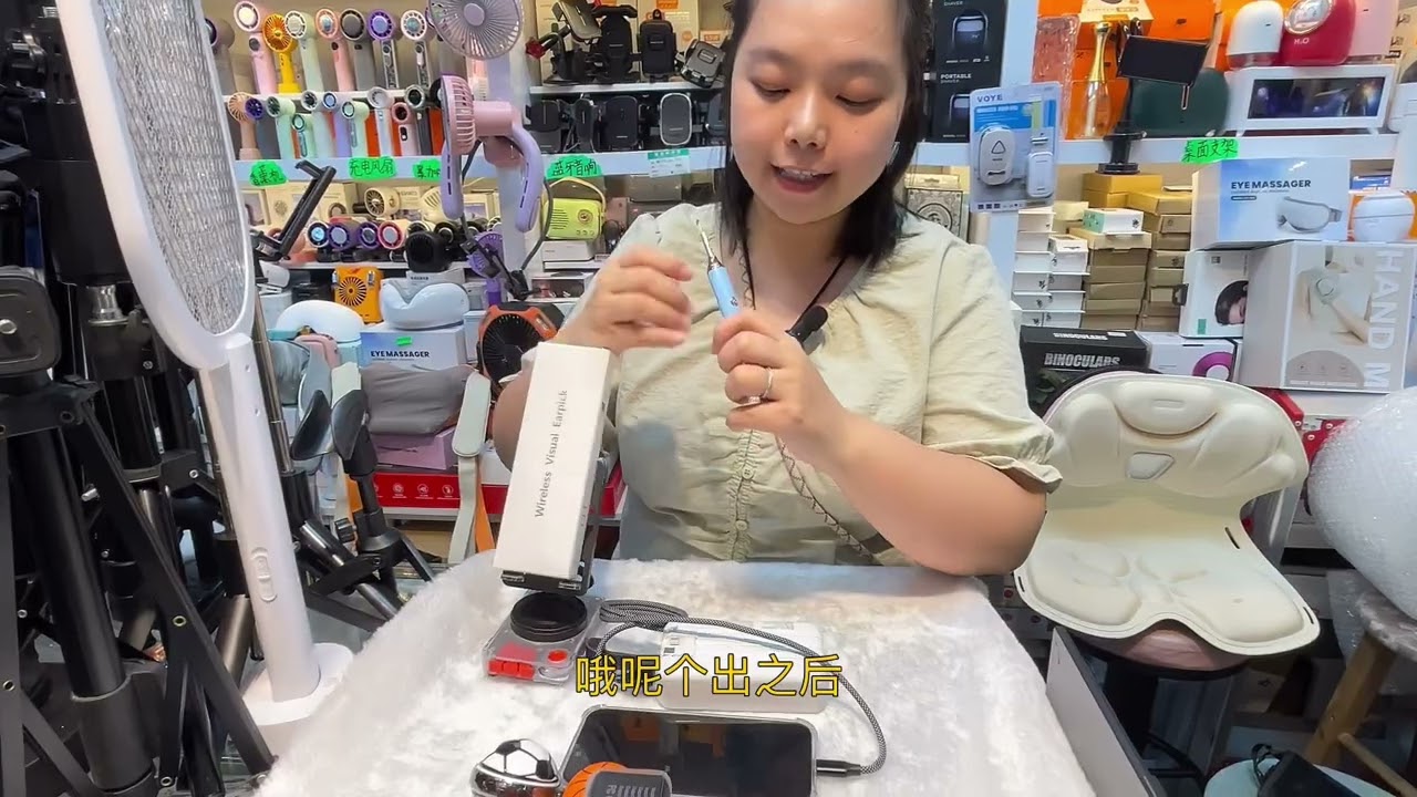 華強北# 10月推薦# 第一期 // 雙節福利價活動。超迷你足球⚽️刮鬚刀   旅行必備拍照自拍同頻器  超快充多接口插座  老人小孩必備可視挖耳神器  迷你吹風筒 