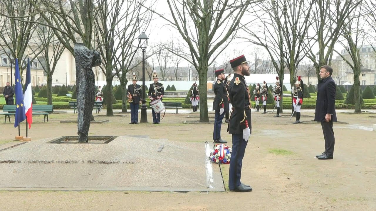 Macron lays wreath in memory of the victims of terrorism | AFP