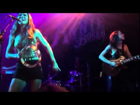 Savanna Hill Plays Guitar on 'Cowboy Up' for Annie Bosko @ the Troubadour